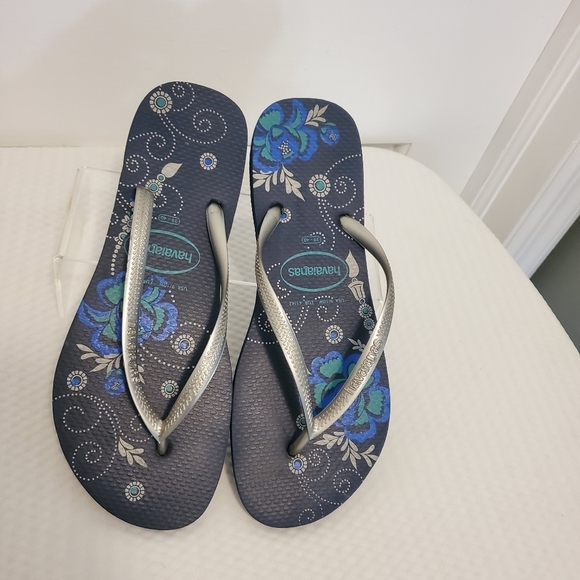 Havaianas Silver With Blue Floral Print Flip Flops Size 39/40=9/10, Casual Comfy - Picture 2 of 8